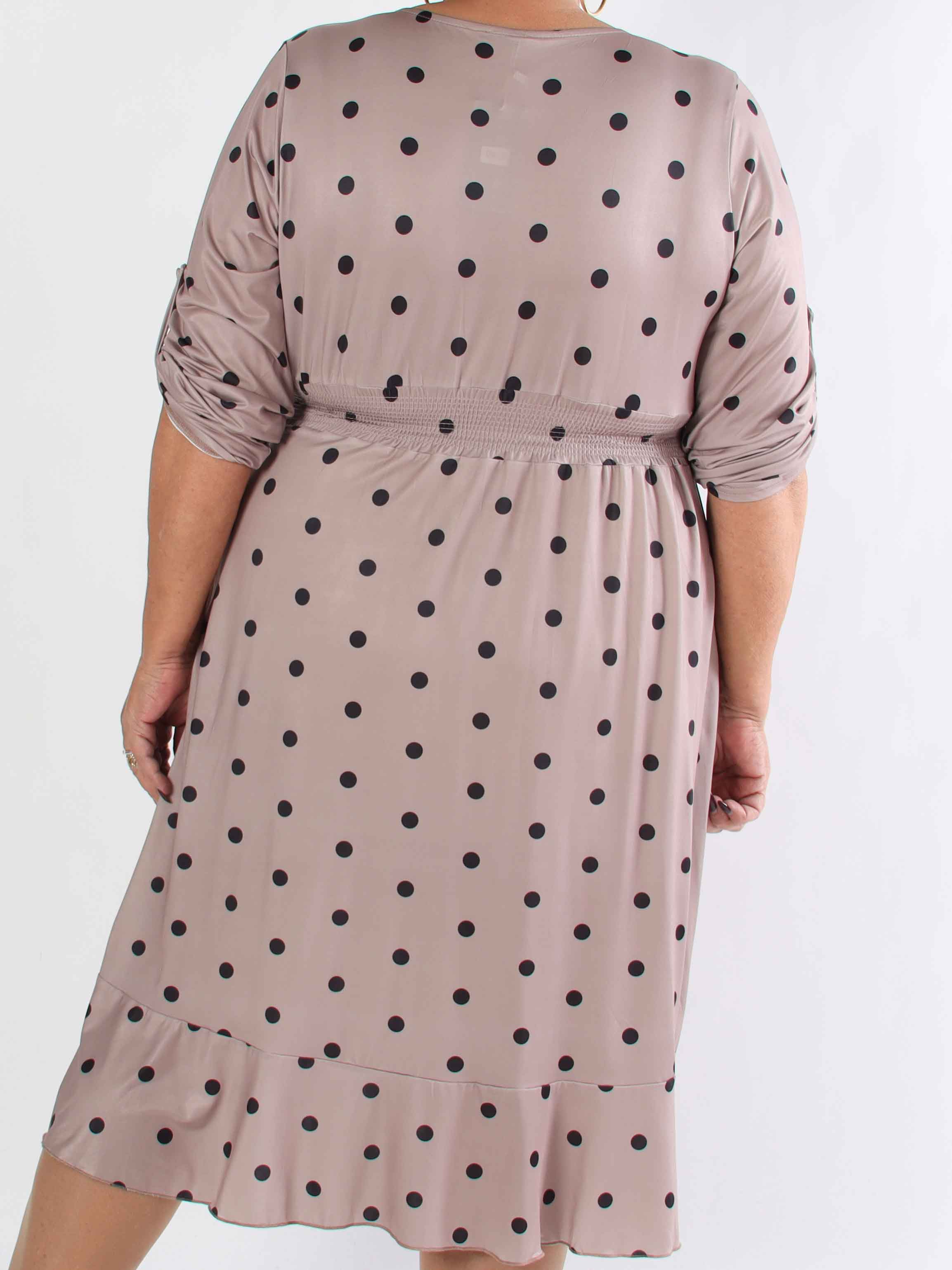 Savina Dot - Elastisk plus size kjole i slå-om-look med prikker